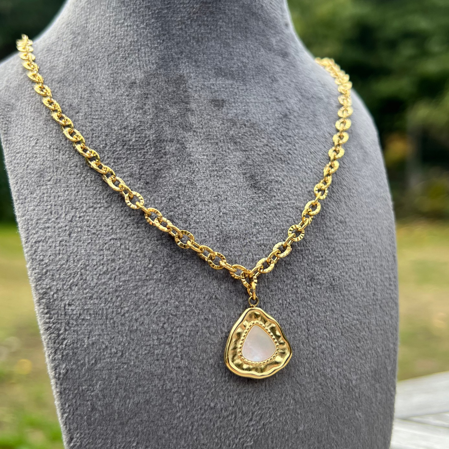 The Iris Necklace
